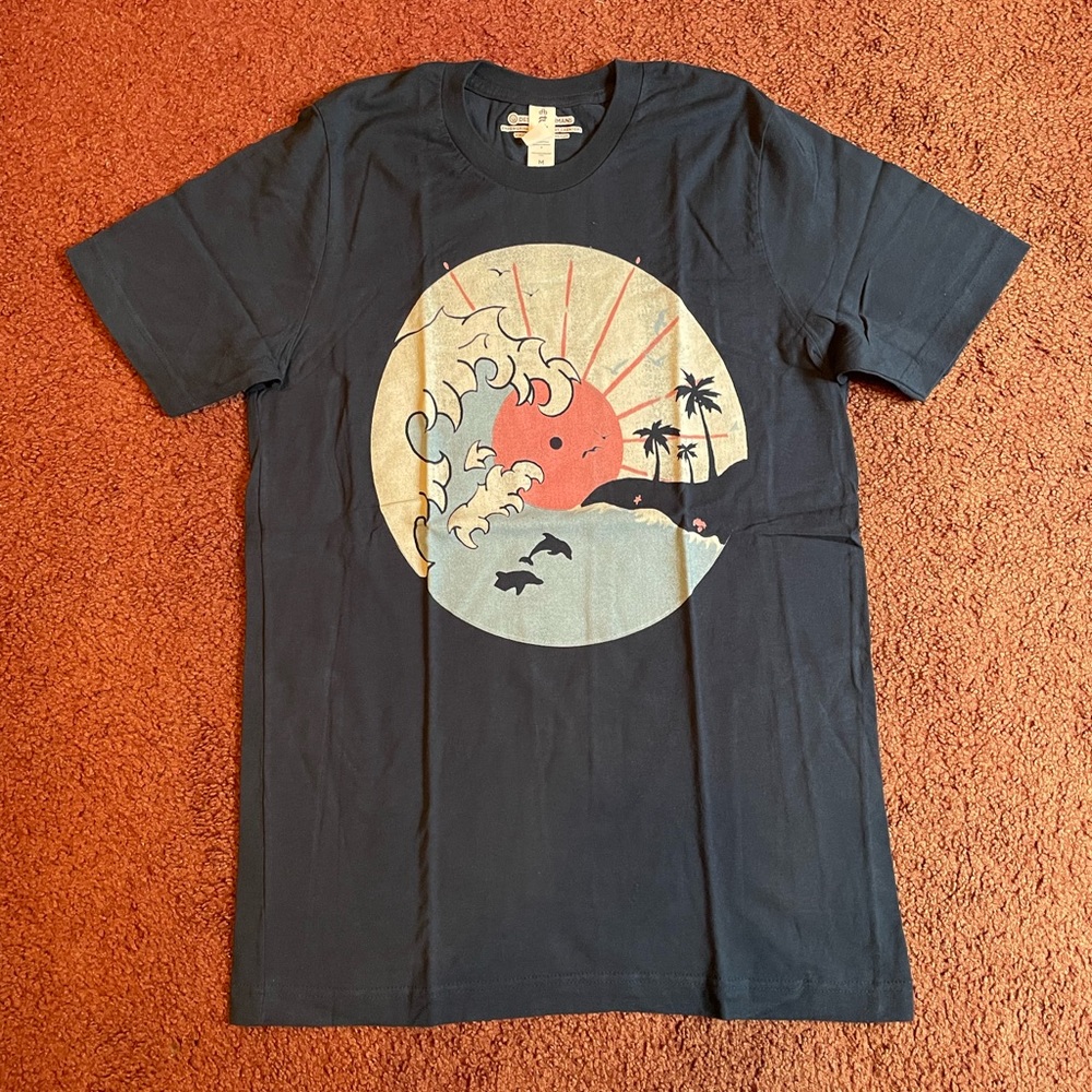 Mens T-shirt - Island Waves - Picture 1 of 3